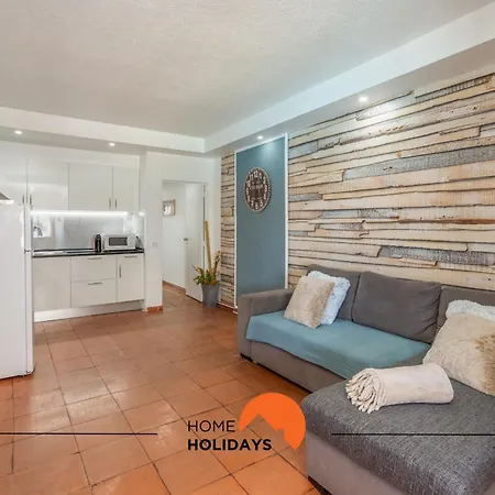 #212 Magna 106b By Holidays *