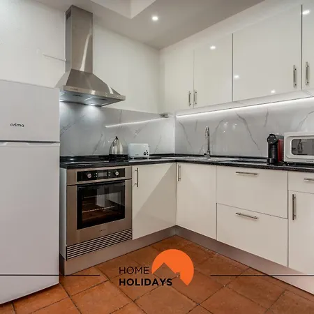 #212 Magna 106b By Holidays *